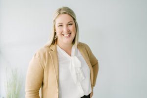 Dr. Brenda Heinecke Dr. Brenda Heinecke