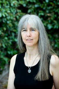 Dia Vickery Dacm, Lac