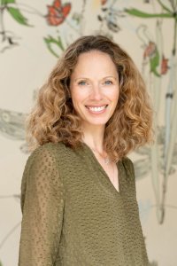 Alison Hall, MA, BA (Hons), DipION, mBANT, mCNHC