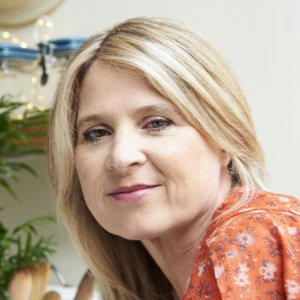 Louise E. Ross-Brown, CNM Dip Nut, BSc Hons Physio, mIFM, BANT Louise E. Ross-Brown, CNM Dip Nut, BSc Hons Physio, mIFM, BANT